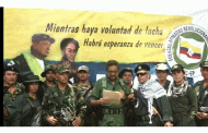Kolombien / FARC-EP nehmen Waffen wieder auf und FARC bekräftigt ihr Engagement für den Frieden