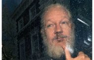 Ende der Flucht, Beginn des Tauziehens / Über die Festnahme von Julian Assange - Markus Drescher
