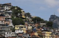 Traum und Tag Brasilien als Sehnsuchtsort. Urwald trifft auf Asphaltdschungel, Reichtum auf endlose Elendssiedlungen - André Steiniger
